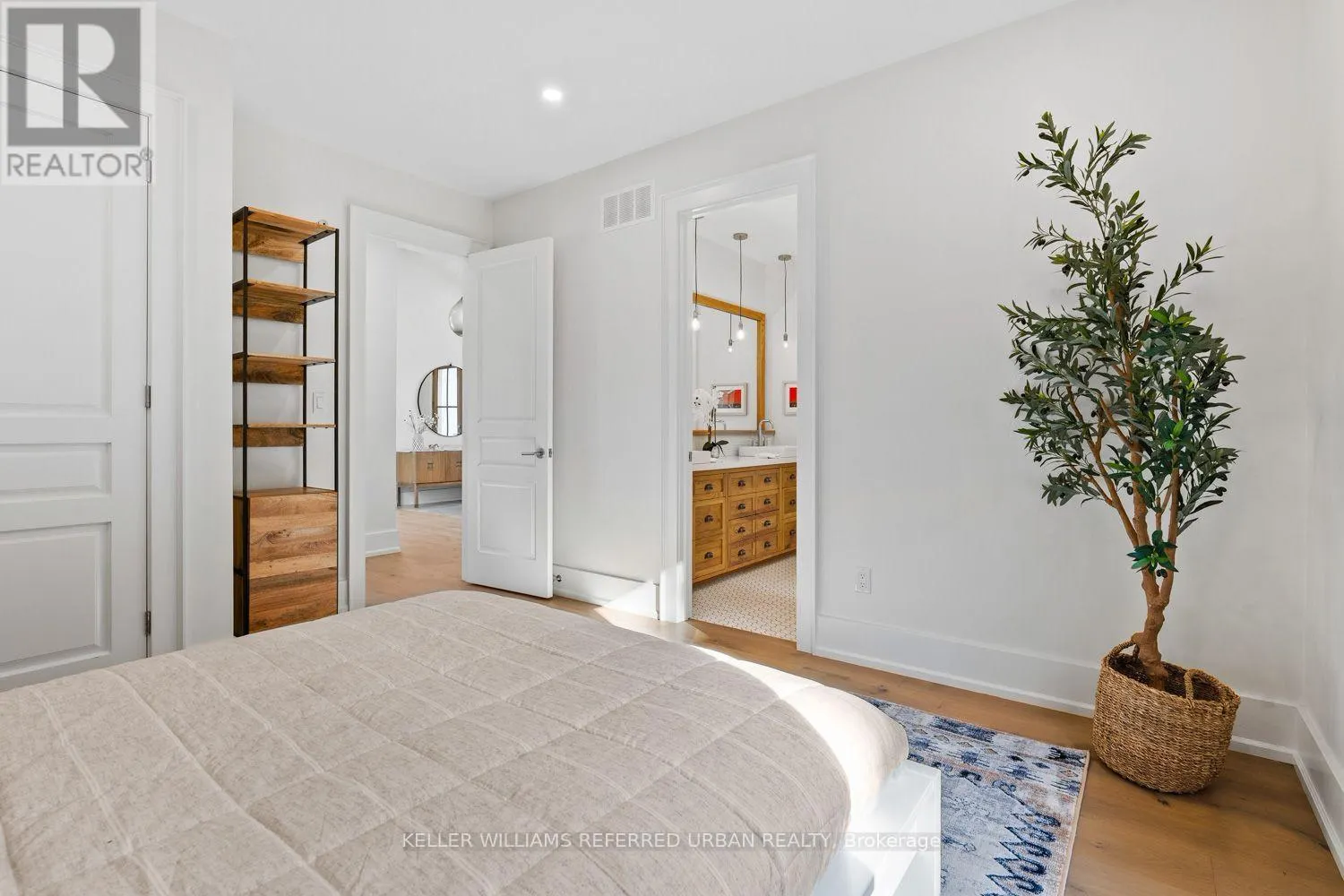 24 WINDFIELD DRIVE W