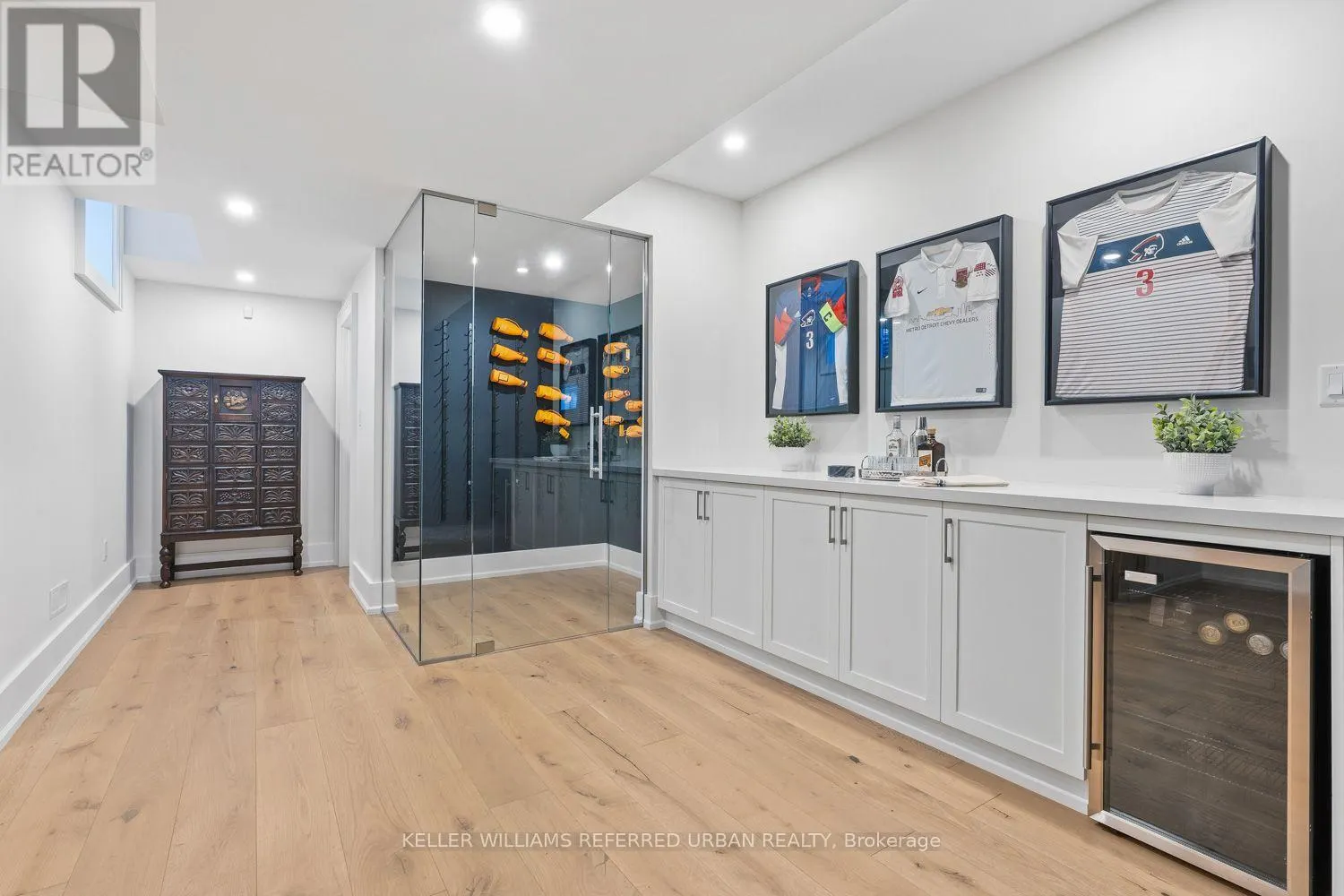 24 WINDFIELD DRIVE W