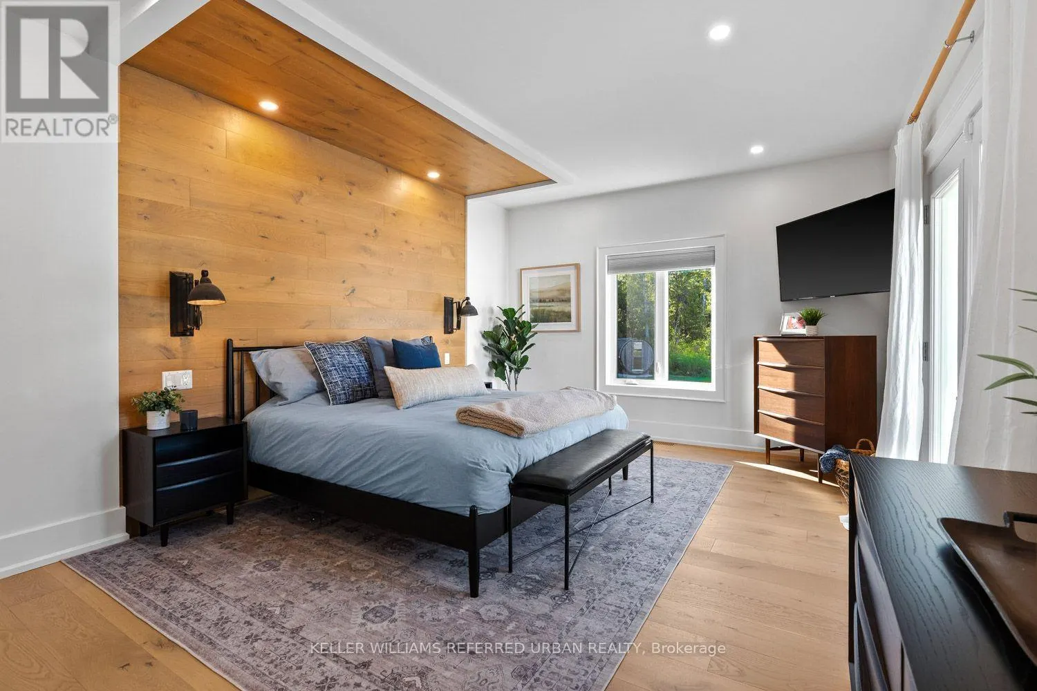 24 WINDFIELD DRIVE W