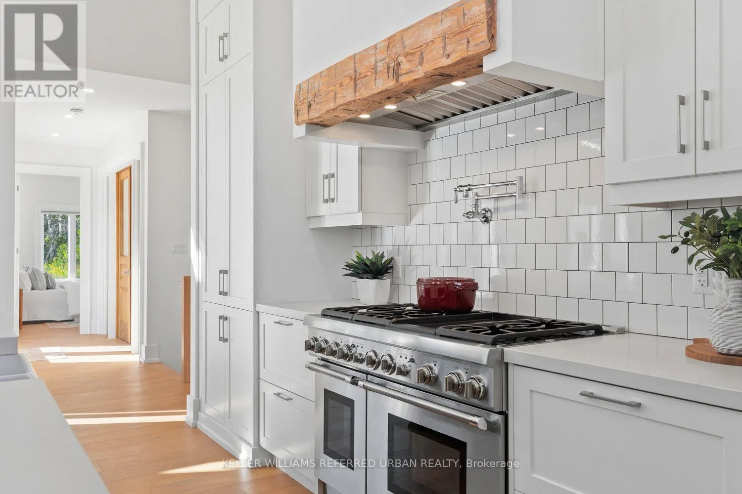 24 WINDFIELD DRIVE W