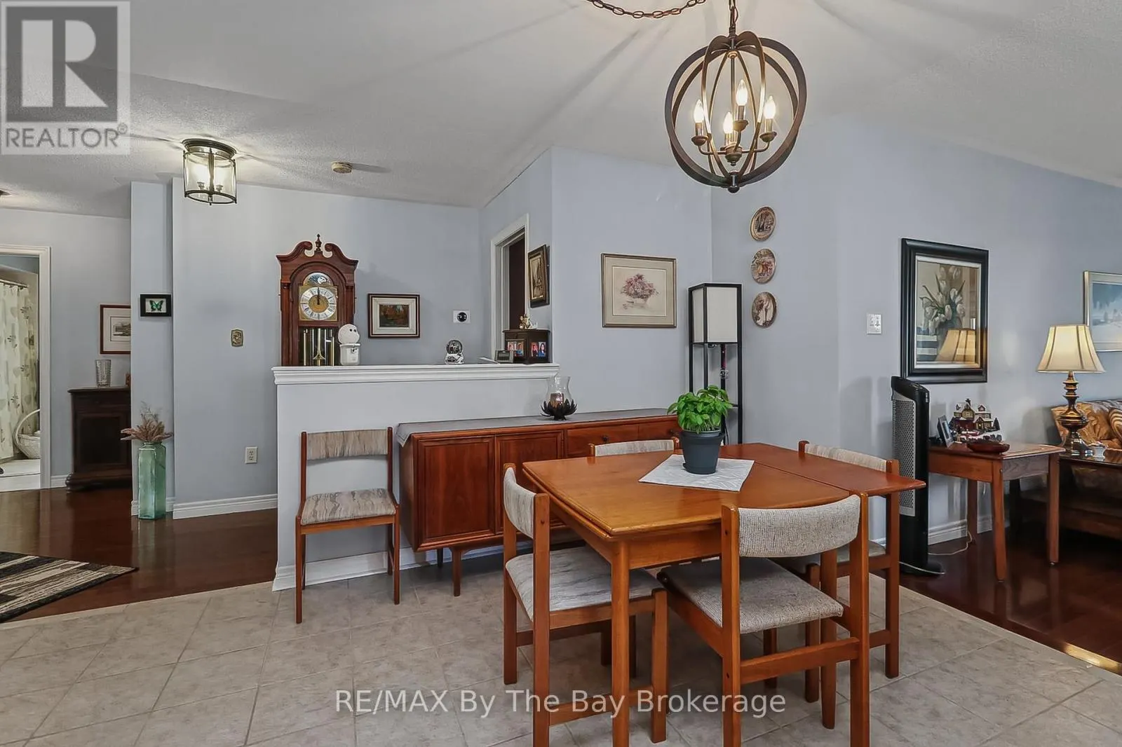 8 MIDDLEPORT DRIVE