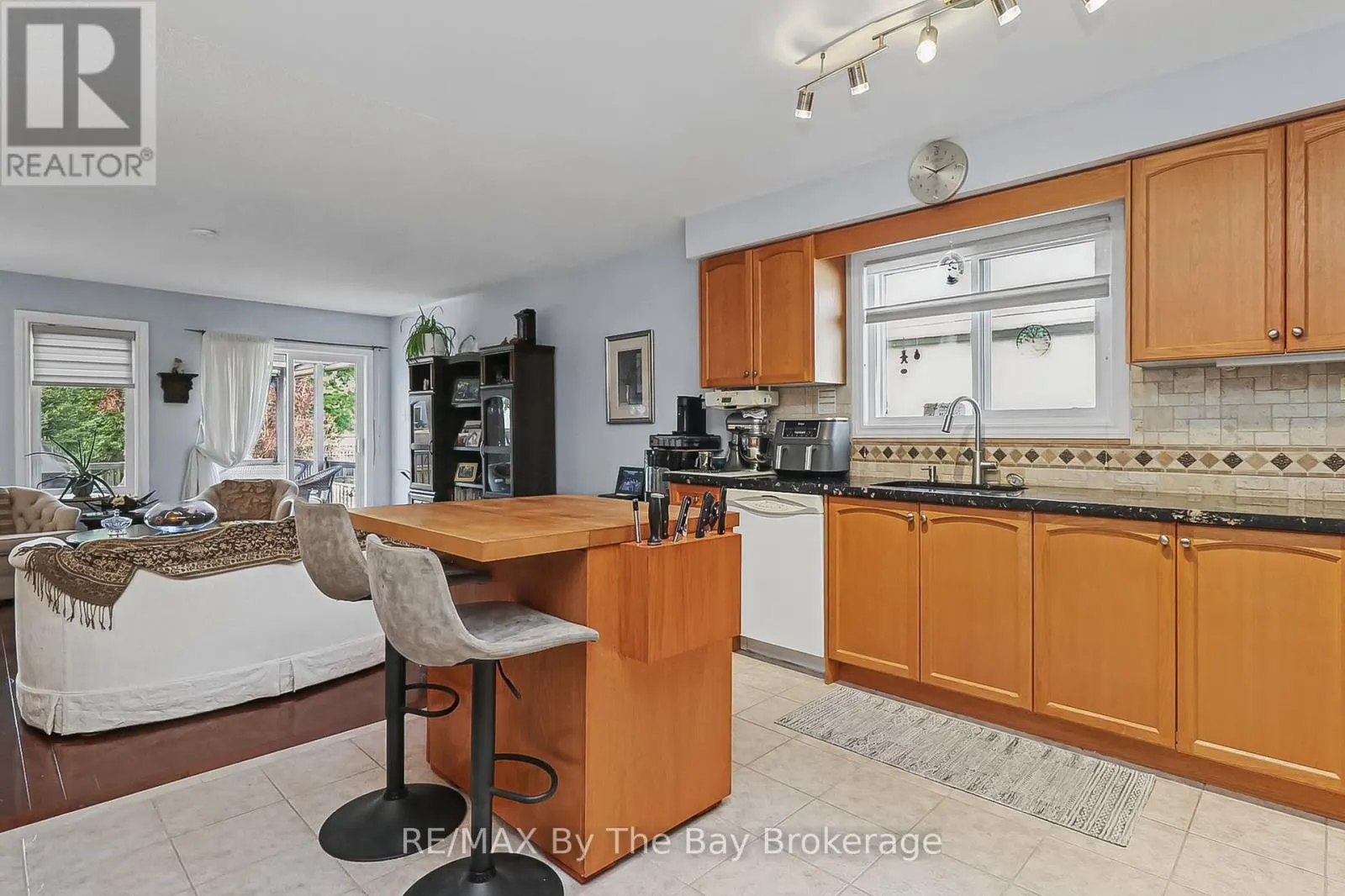 8 MIDDLEPORT DRIVE