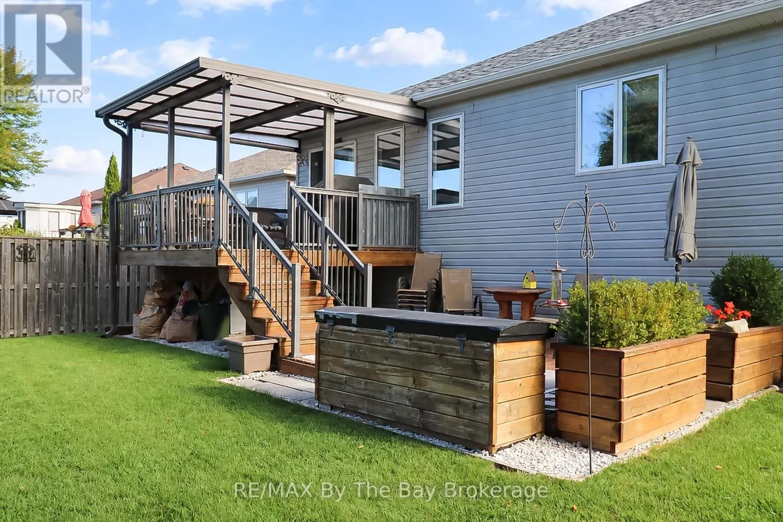 8 MIDDLEPORT DRIVE