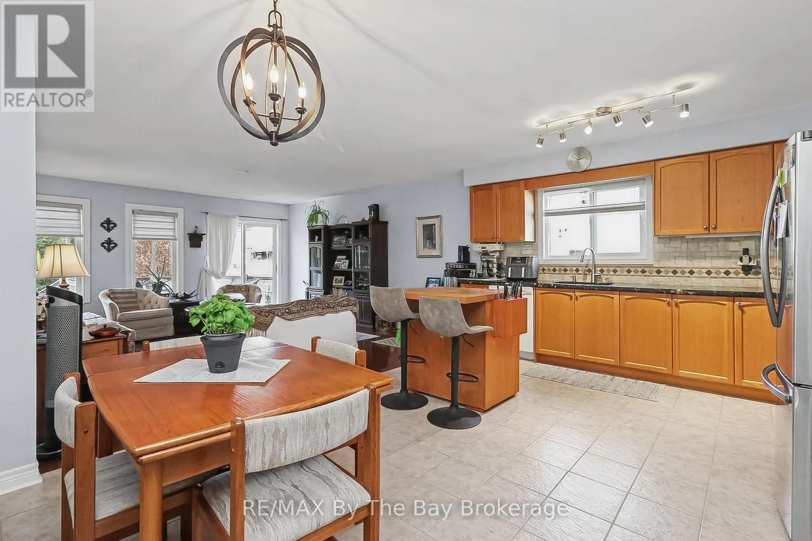 8 MIDDLEPORT DRIVE