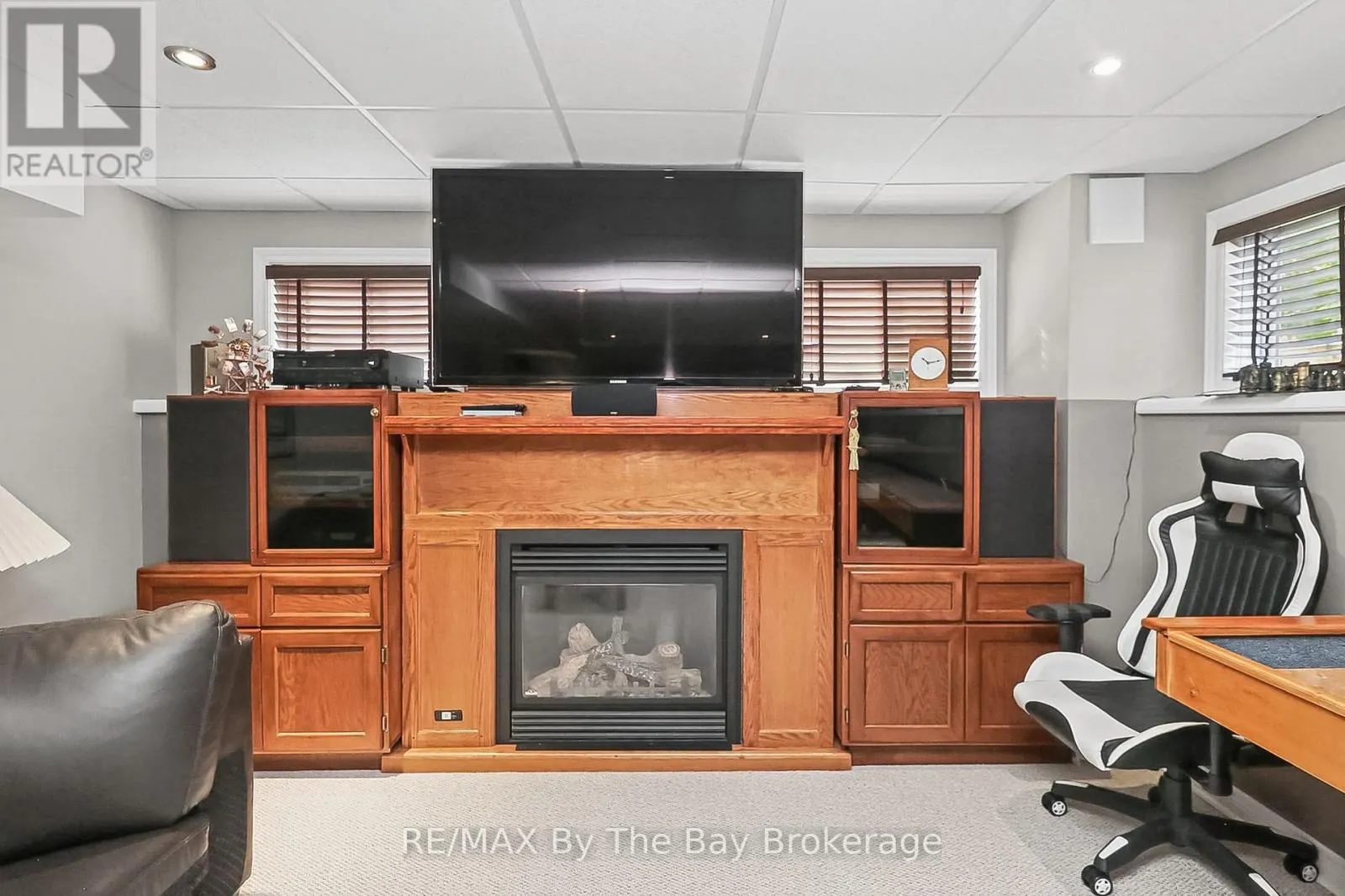 8 MIDDLEPORT DRIVE