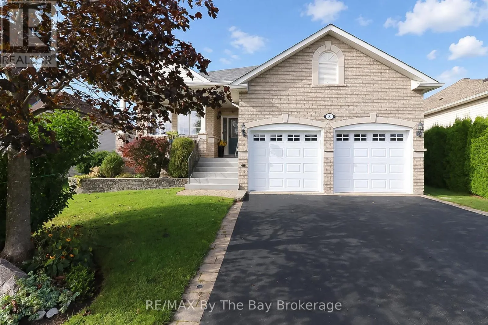 8 MIDDLEPORT DRIVE