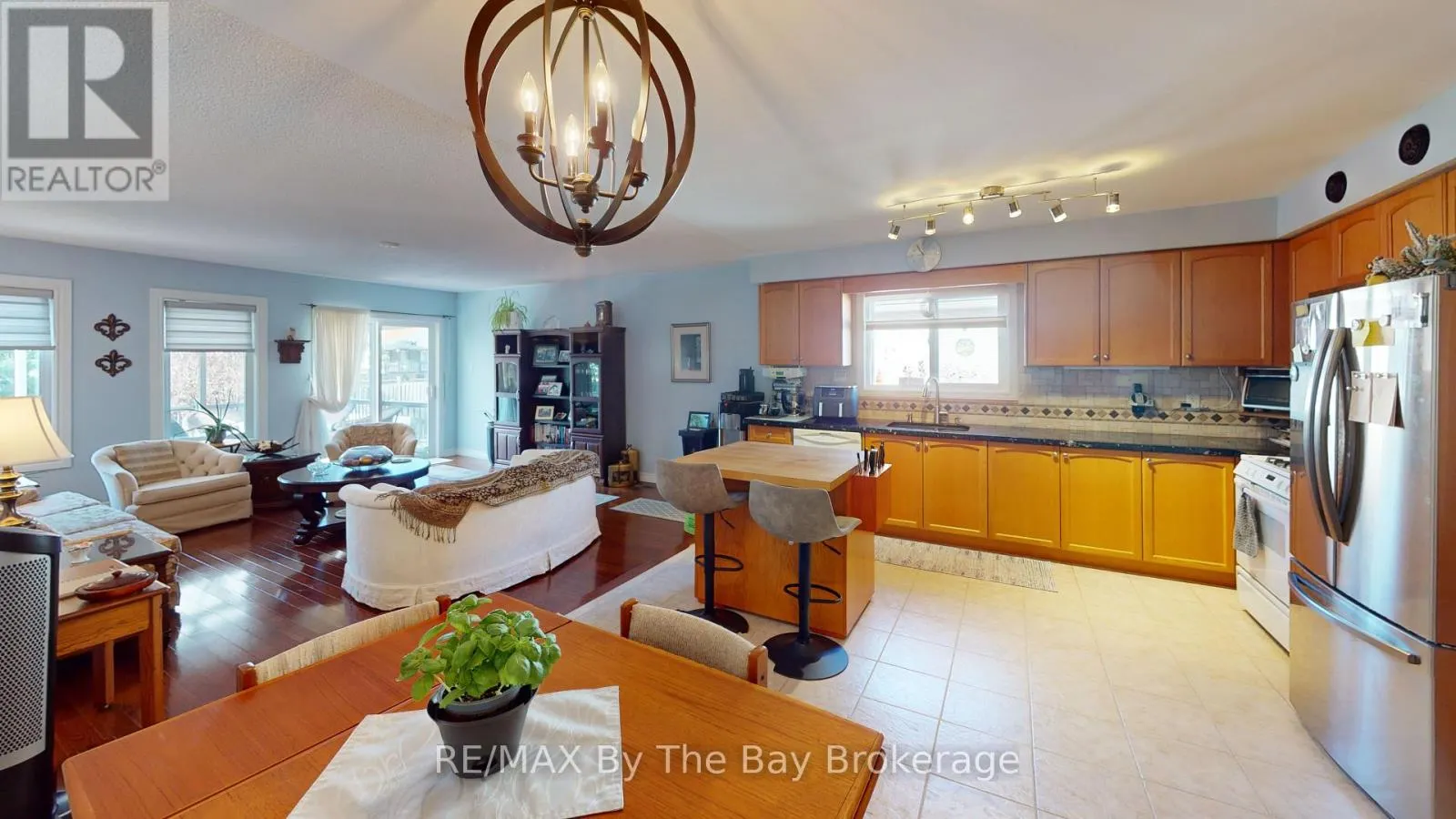 8 MIDDLEPORT DRIVE