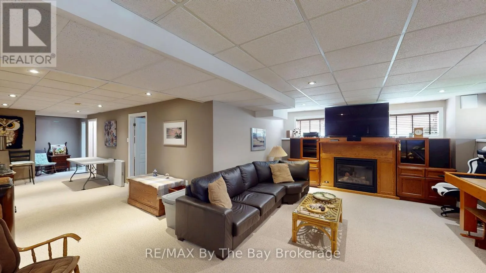 8 MIDDLEPORT DRIVE