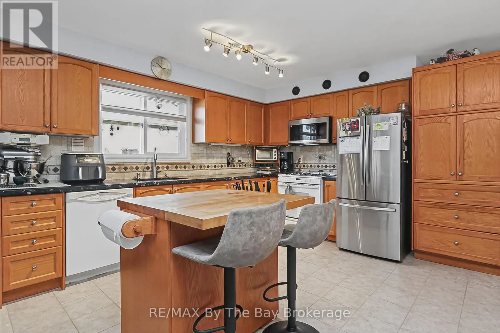 8 MIDDLEPORT DRIVE