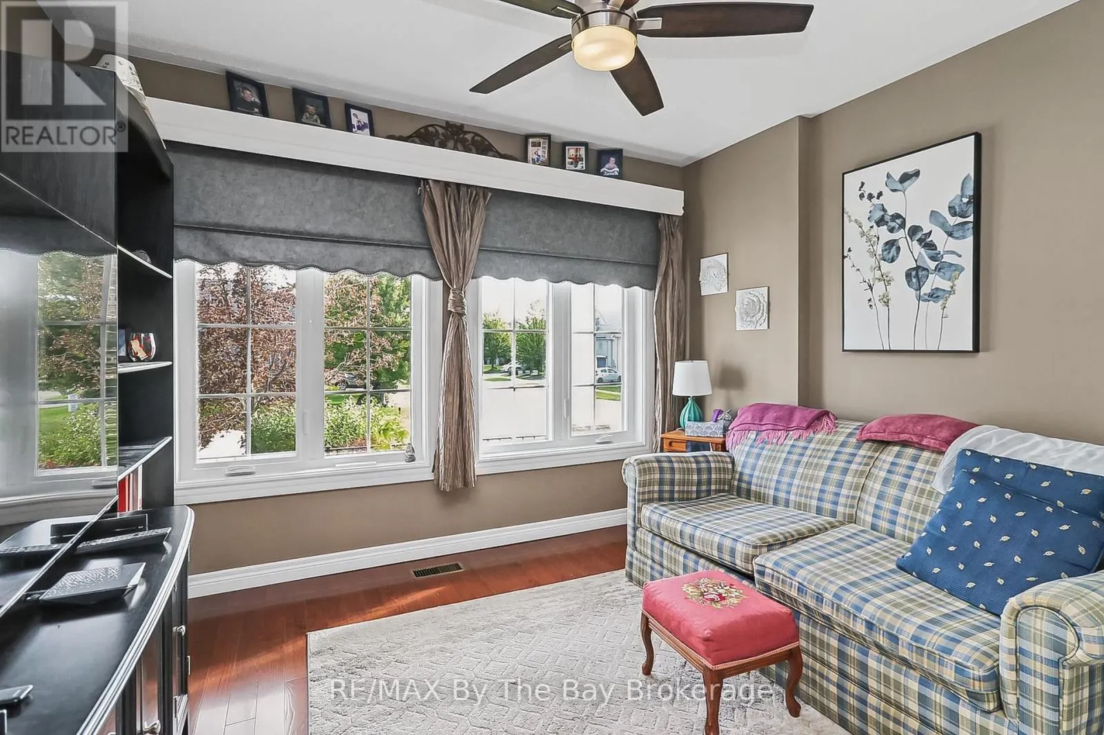8 MIDDLEPORT DRIVE