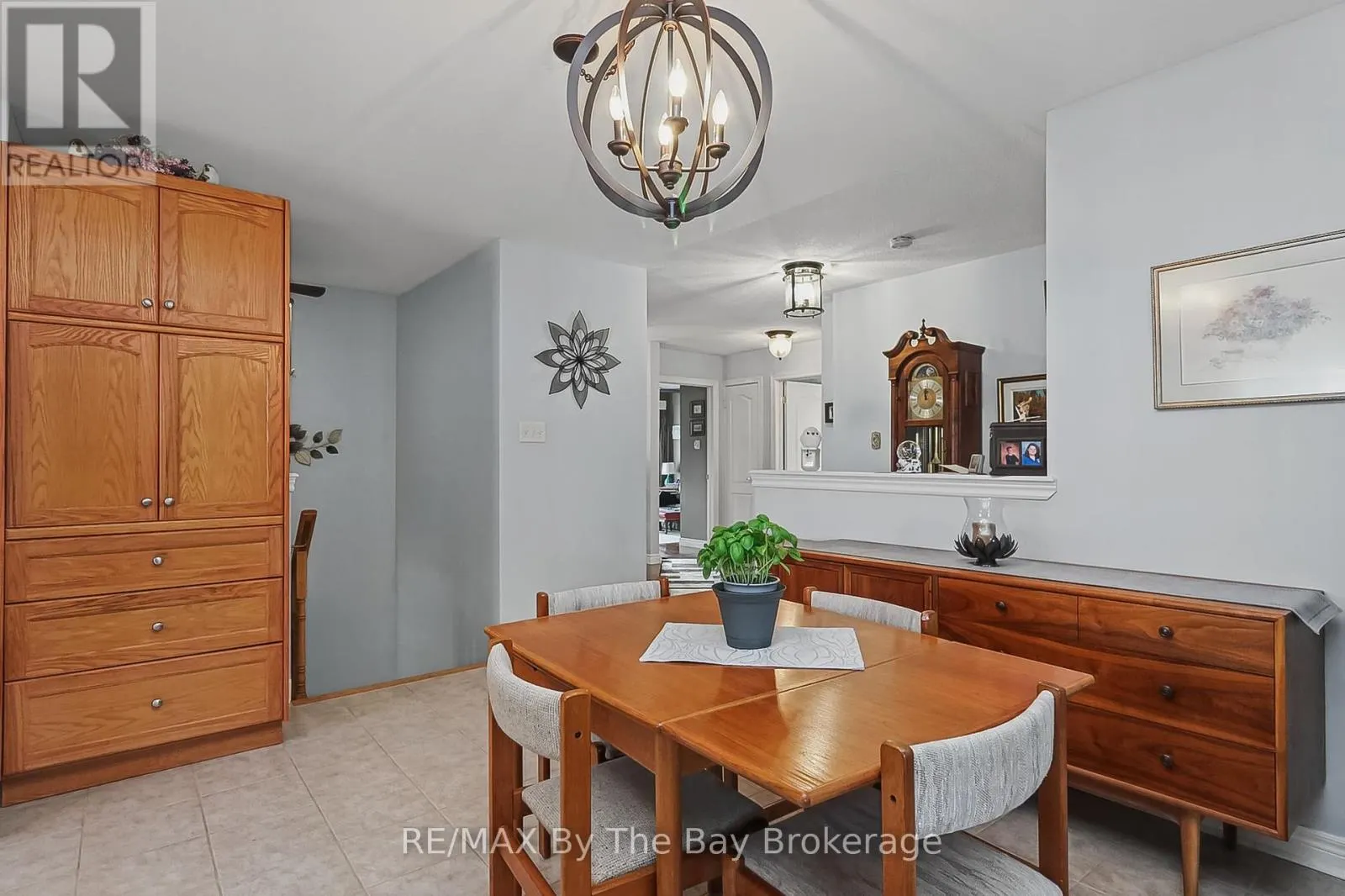 8 MIDDLEPORT DRIVE