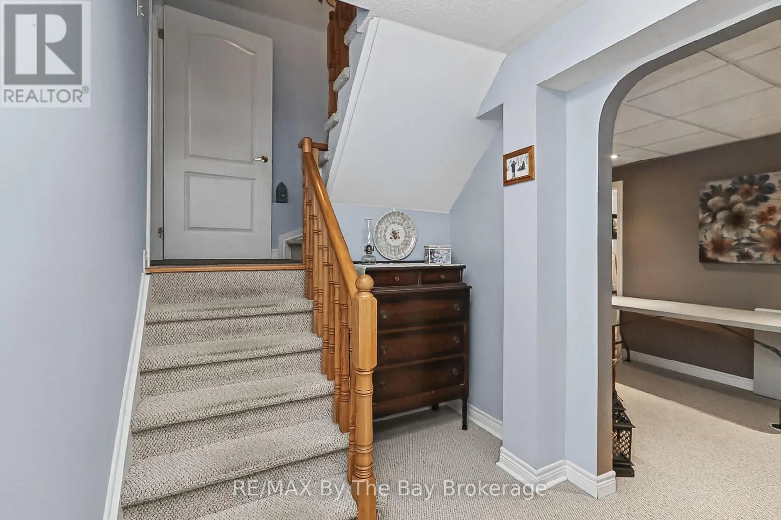 8 MIDDLEPORT DRIVE