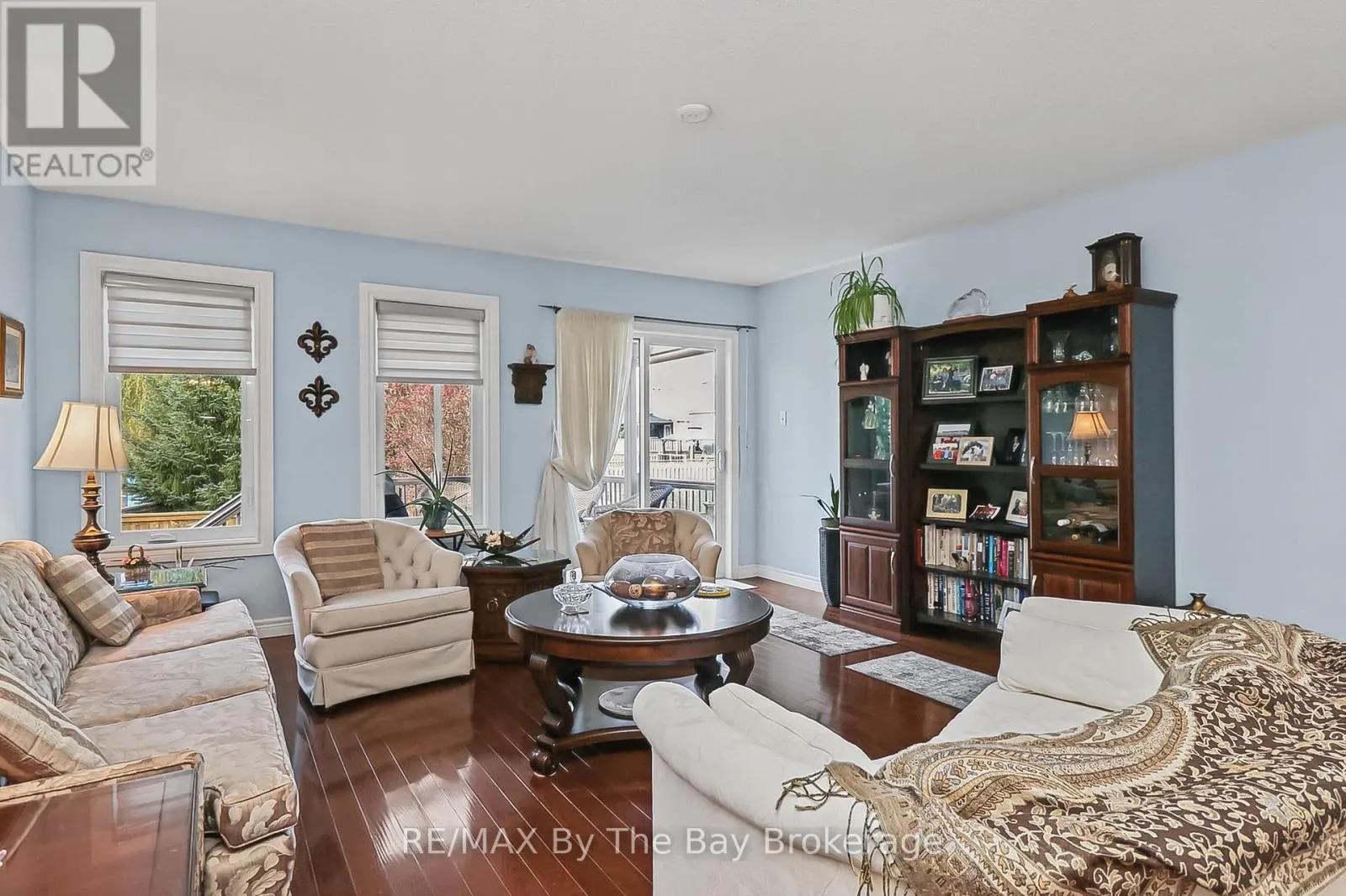 8 MIDDLEPORT DRIVE