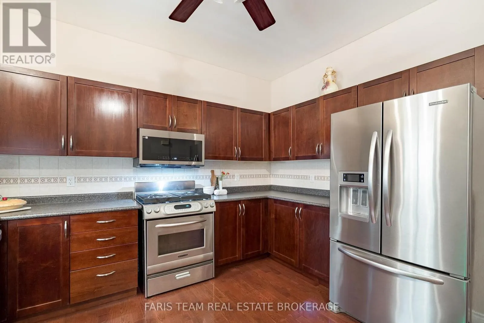 47 GEORGIAS WALK