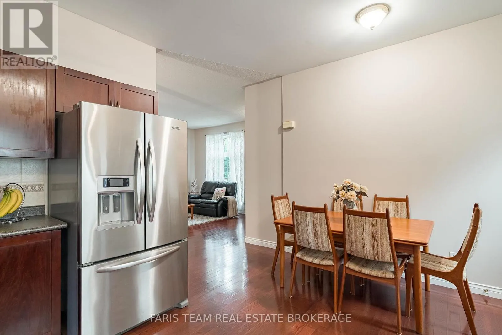 47 GEORGIAS WALK