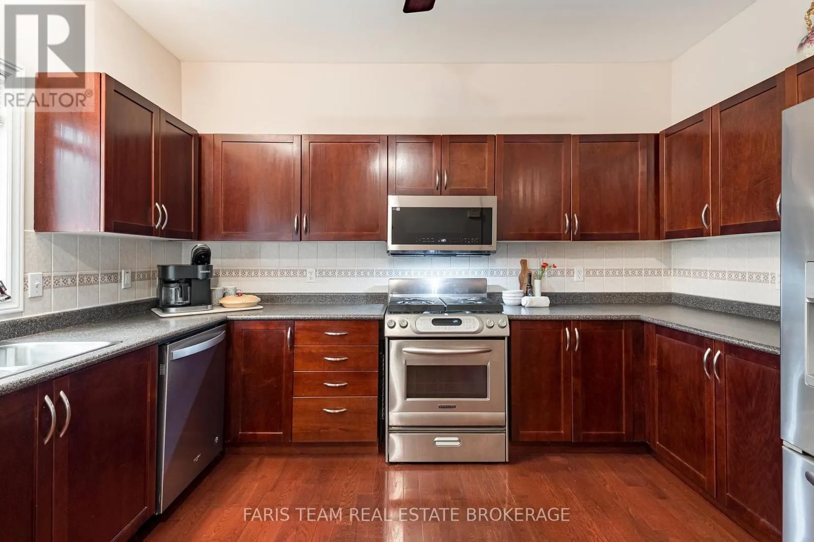 47 GEORGIAS WALK