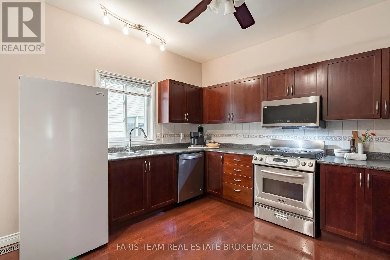 47 GEORGIAS WALK
