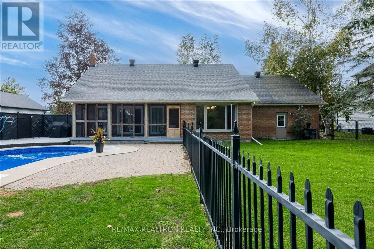 34 HOWARD DRIVE