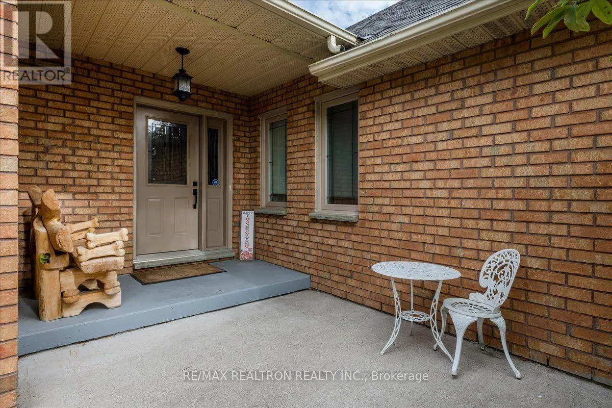 34 HOWARD DRIVE