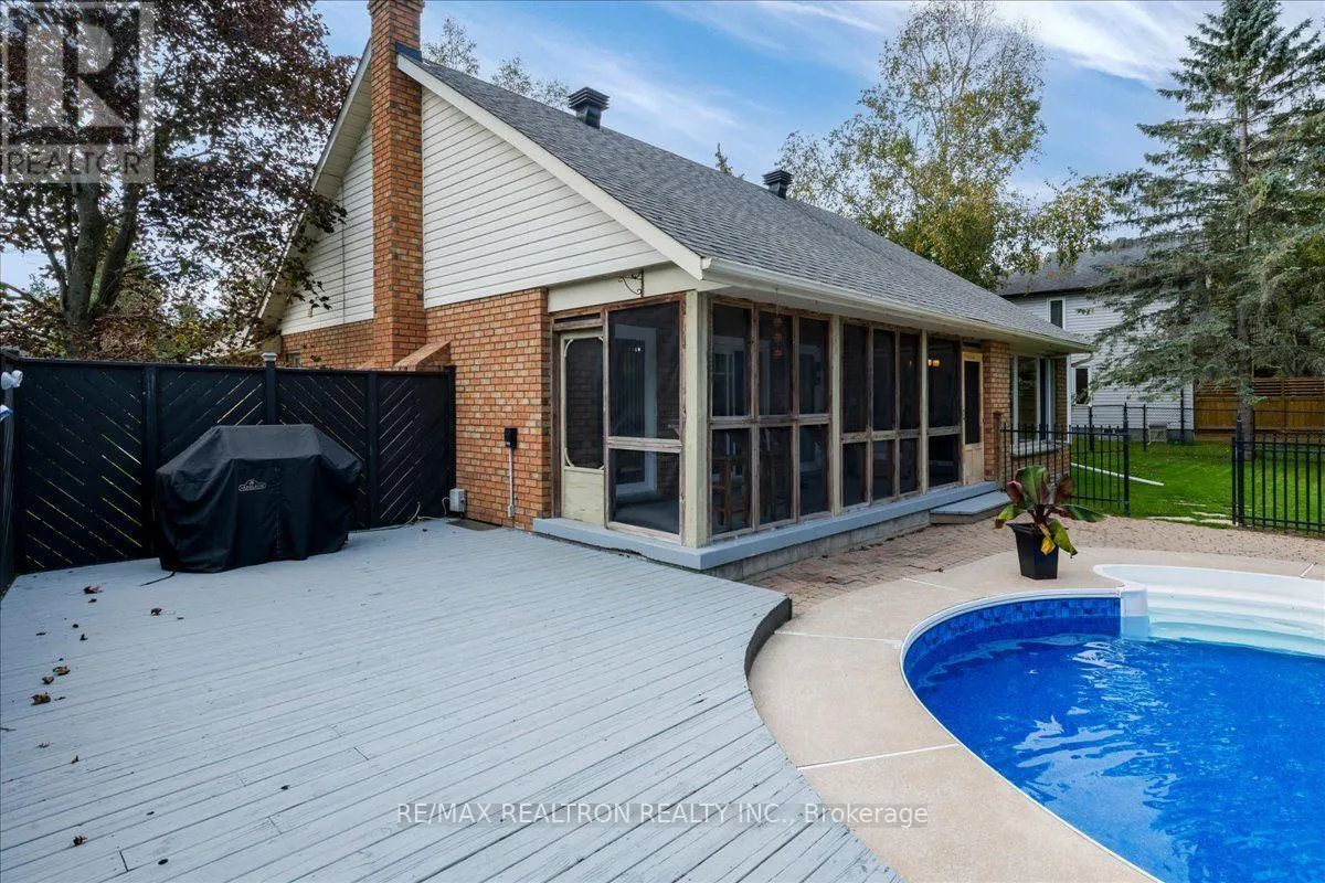 34 HOWARD DRIVE