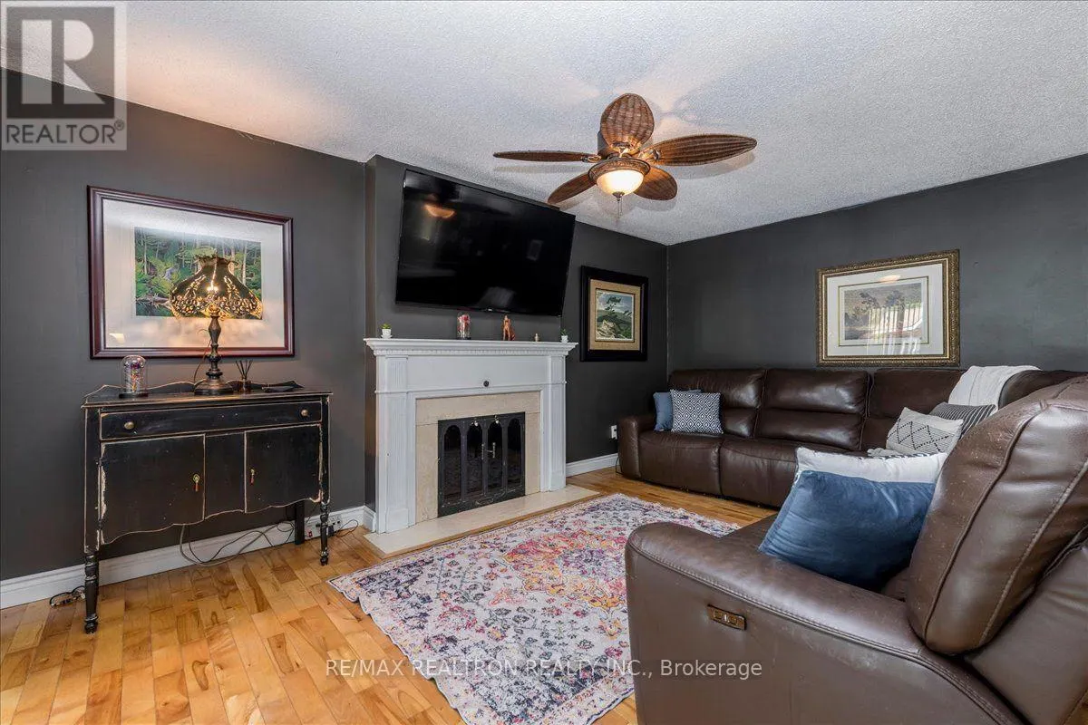34 HOWARD DRIVE