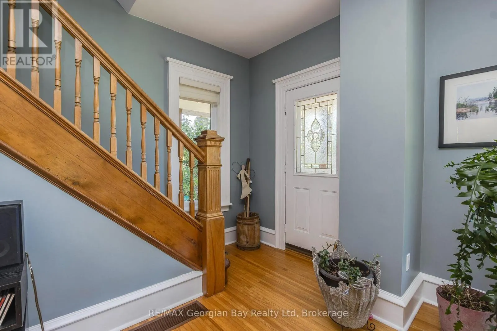 305 LINDSAY STREET E