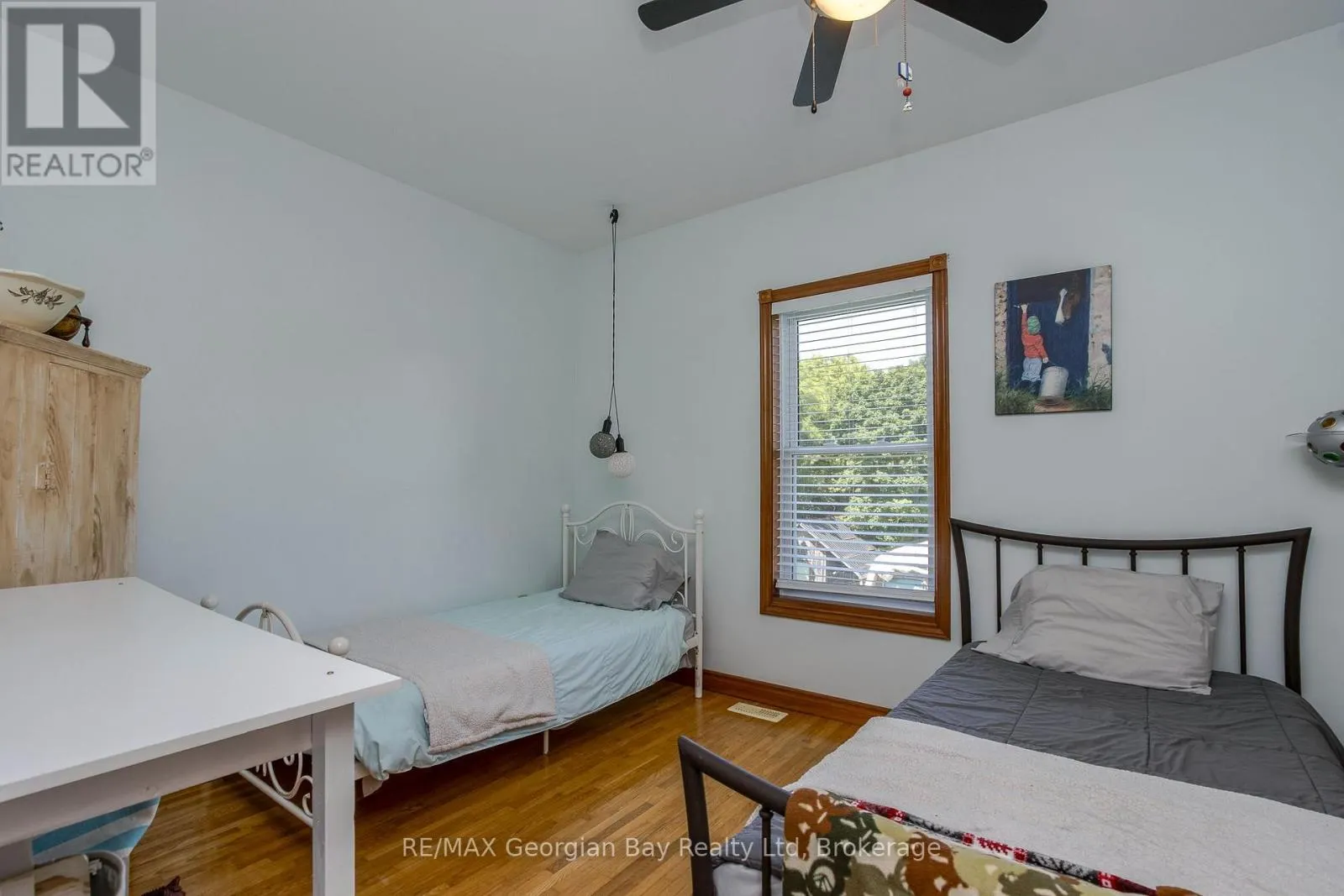 305 LINDSAY STREET E
