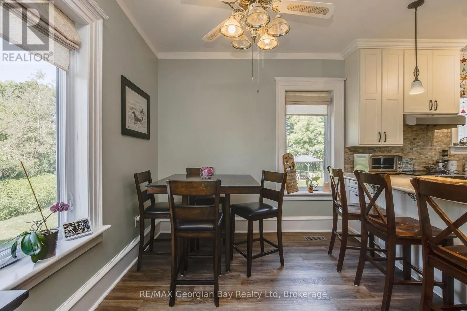 305 LINDSAY STREET E