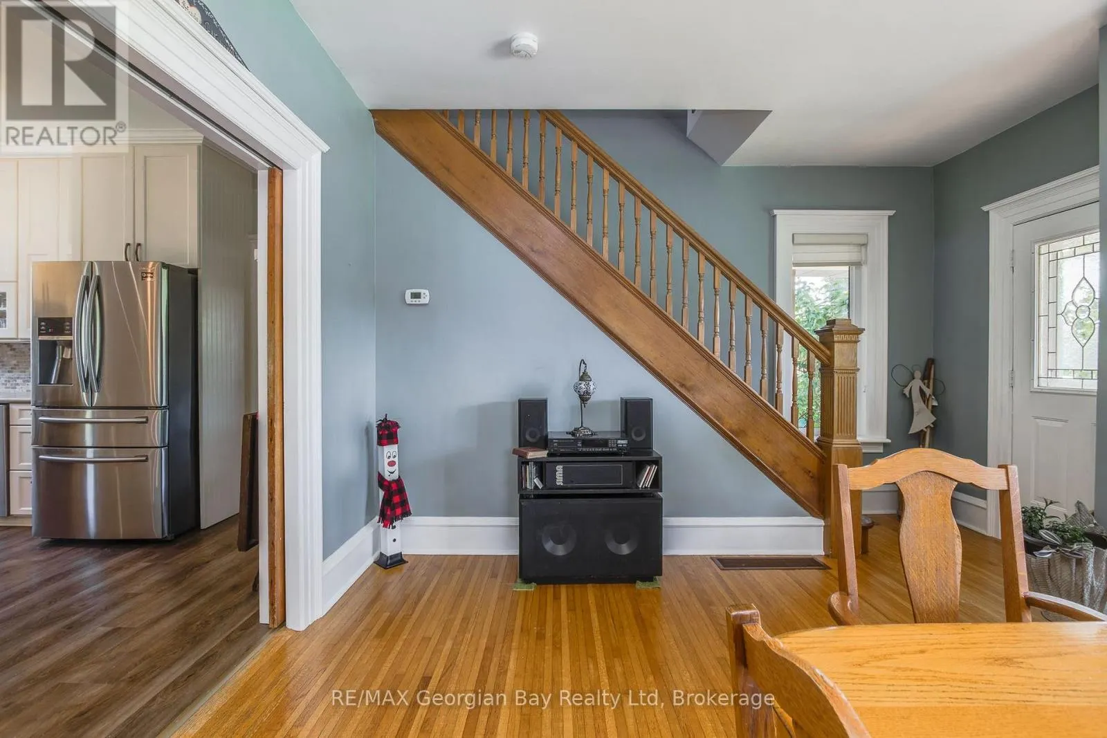 305 LINDSAY STREET E