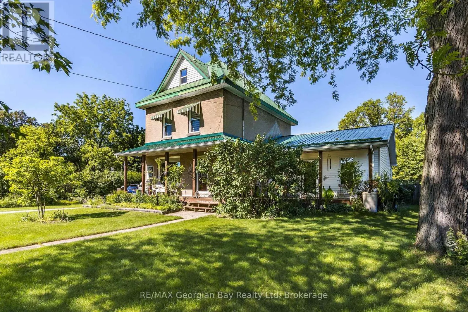305 LINDSAY STREET E