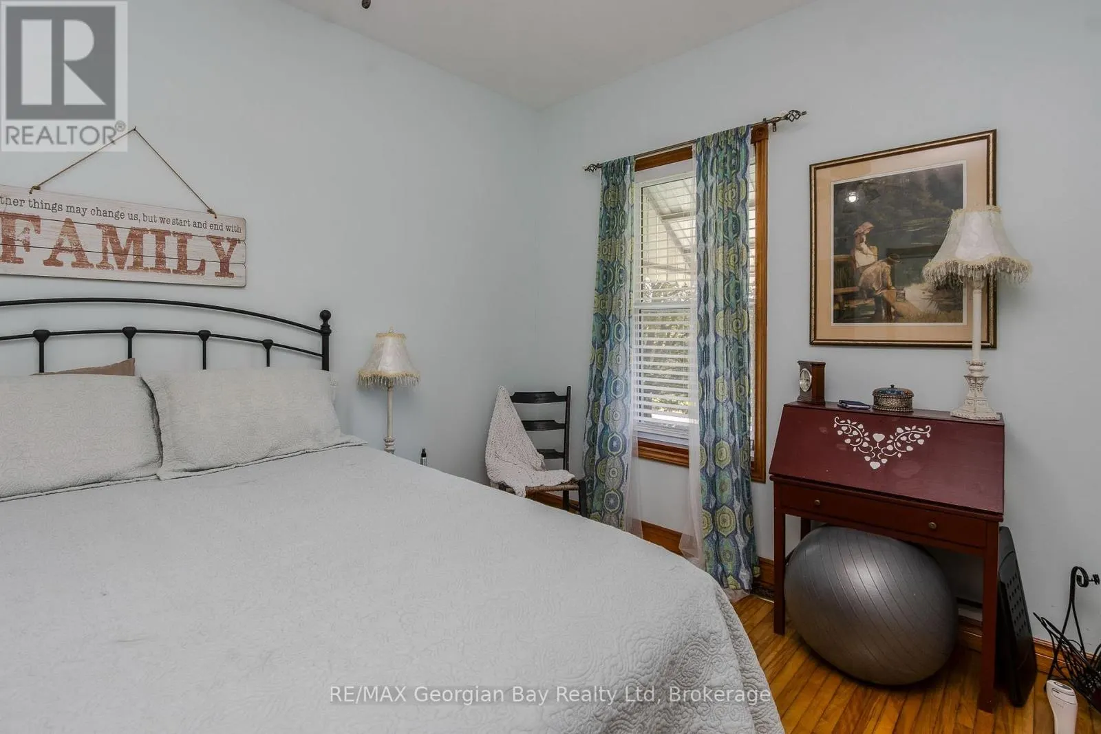 305 LINDSAY STREET E