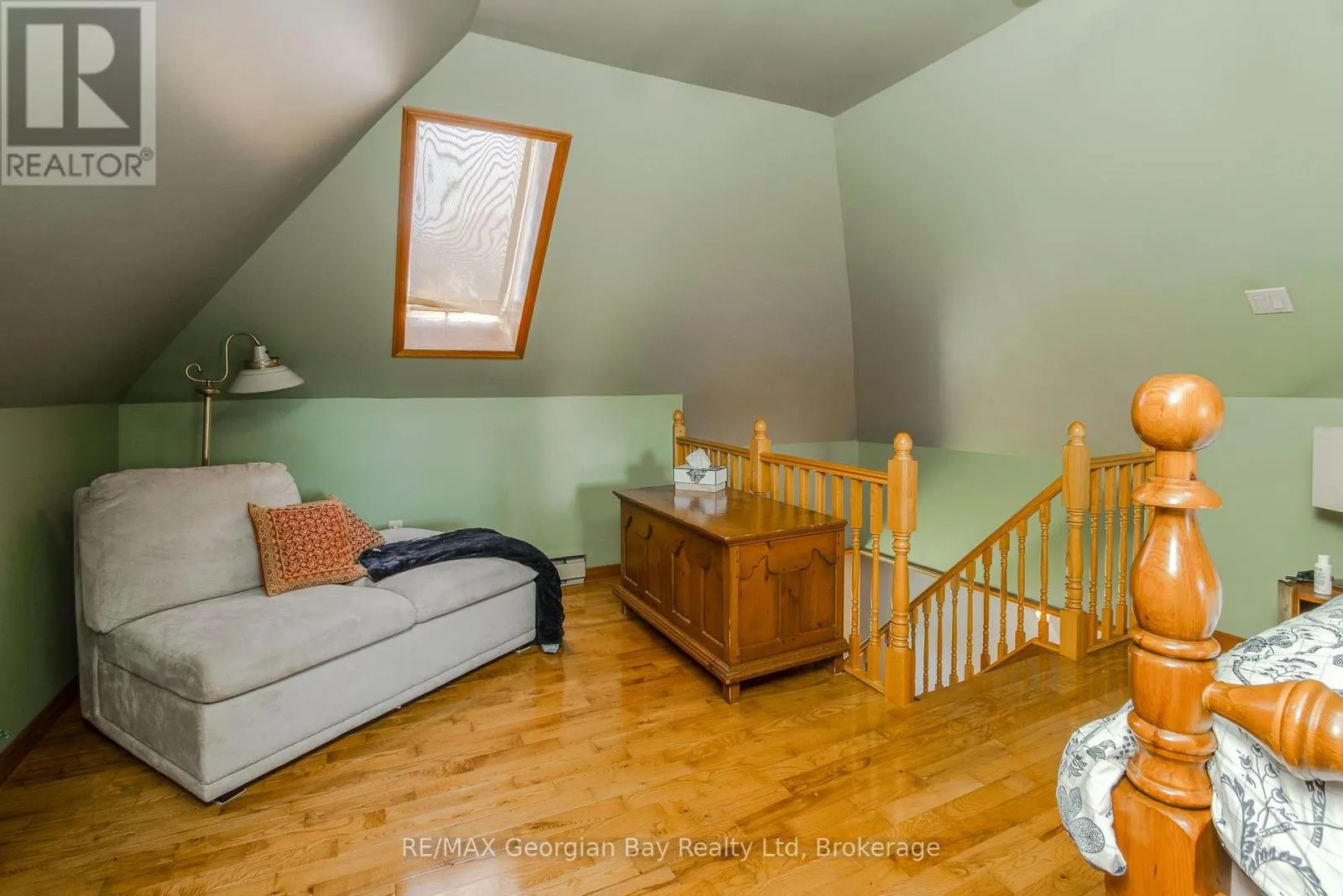 305 LINDSAY STREET E