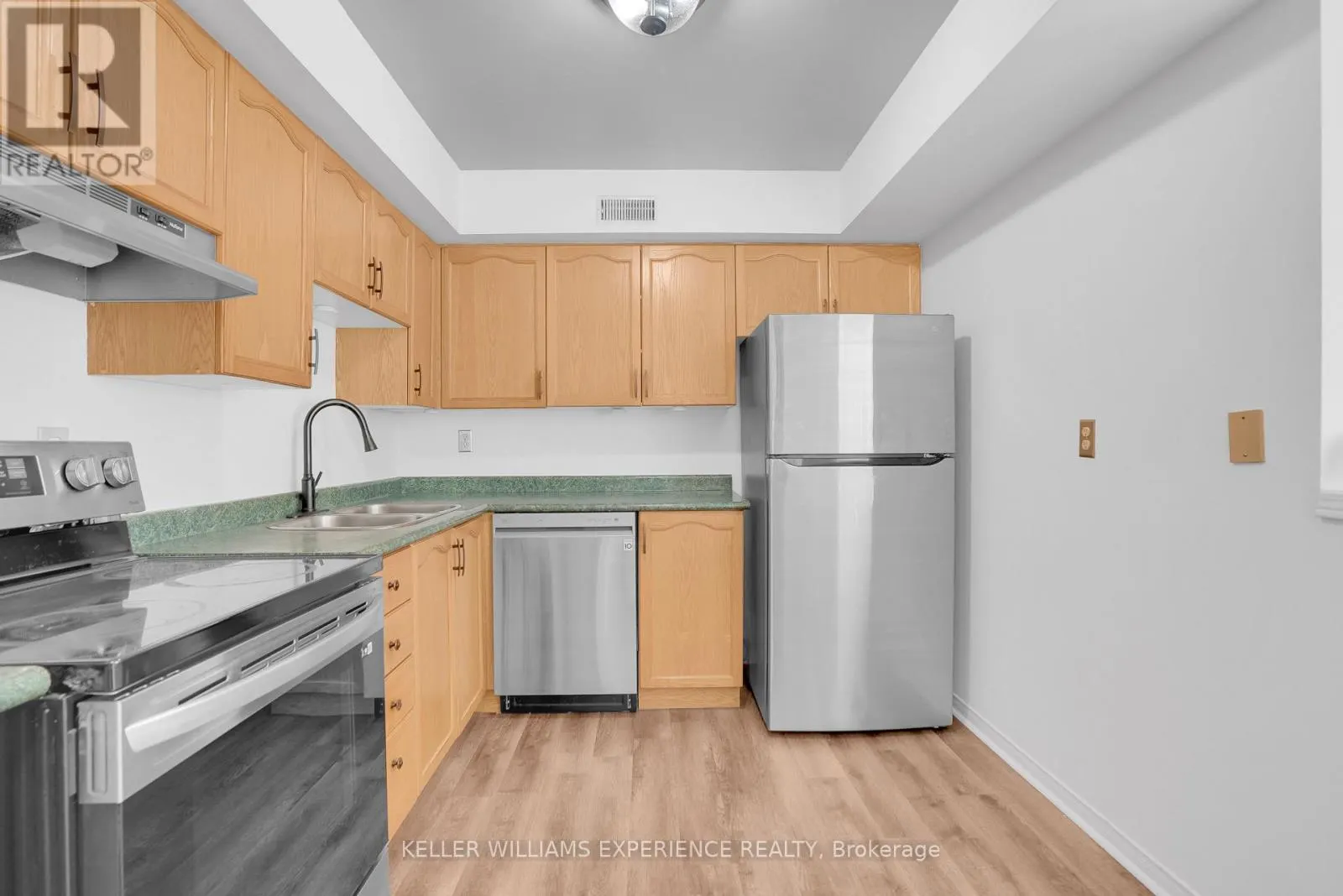204 - 492 LACLIE STREET