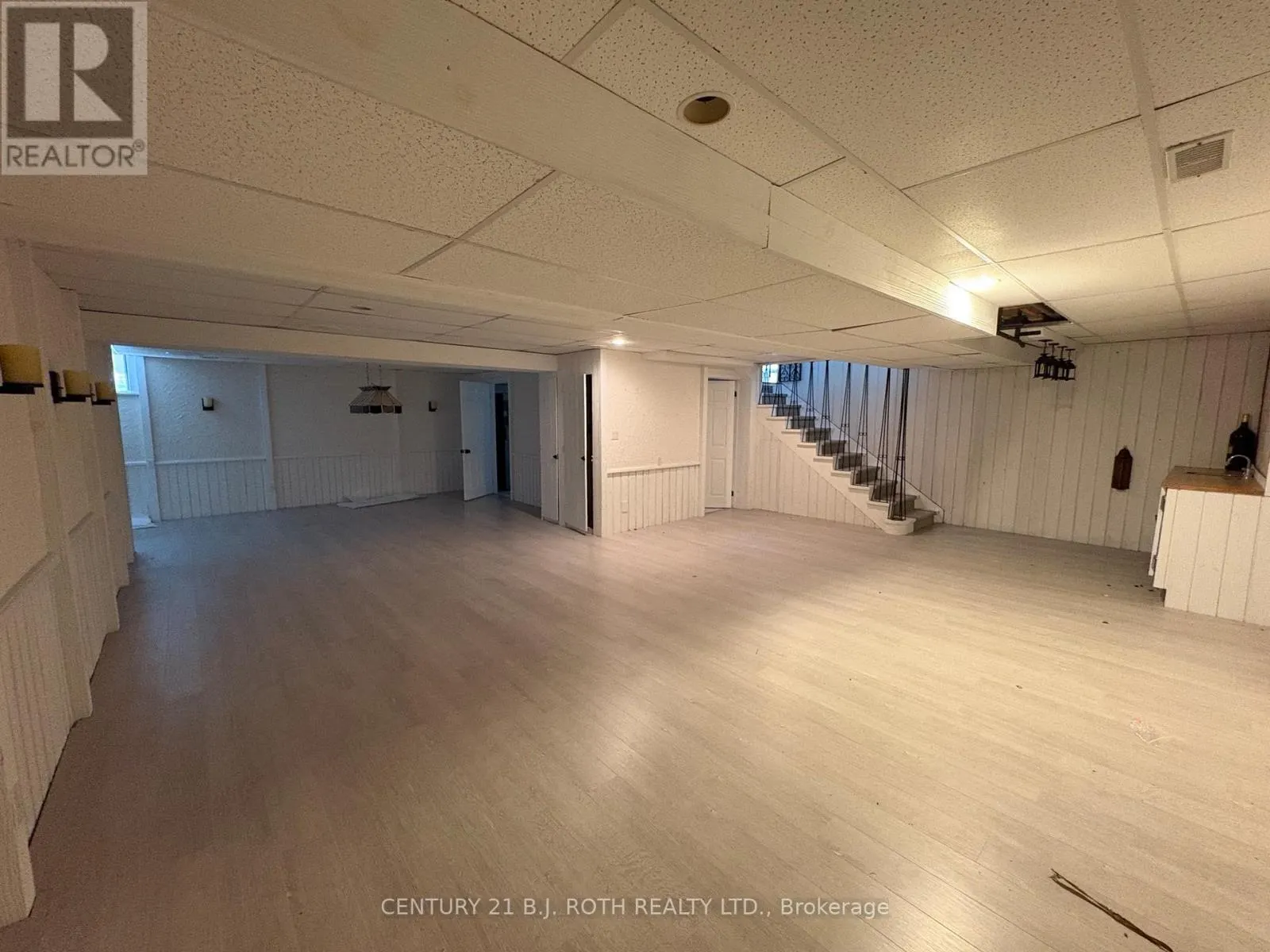 288 RIVER ROAD E