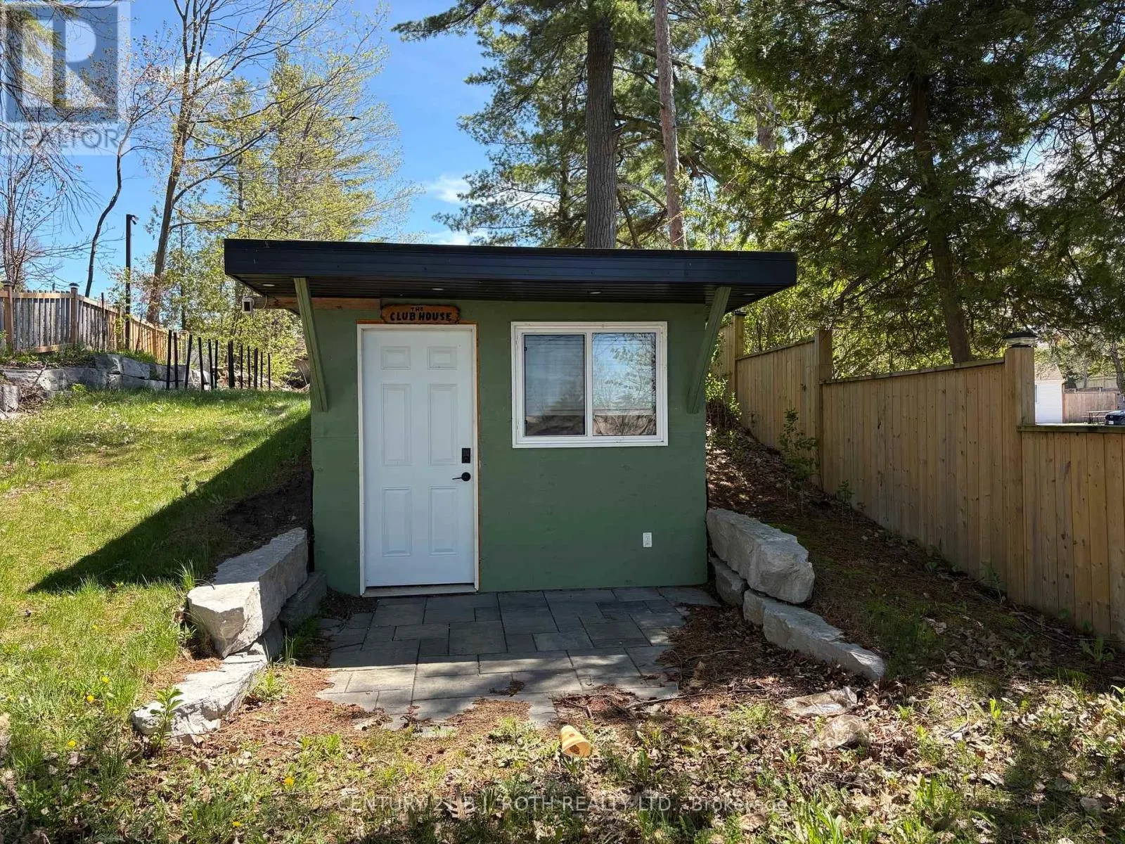 288 RIVER ROAD E