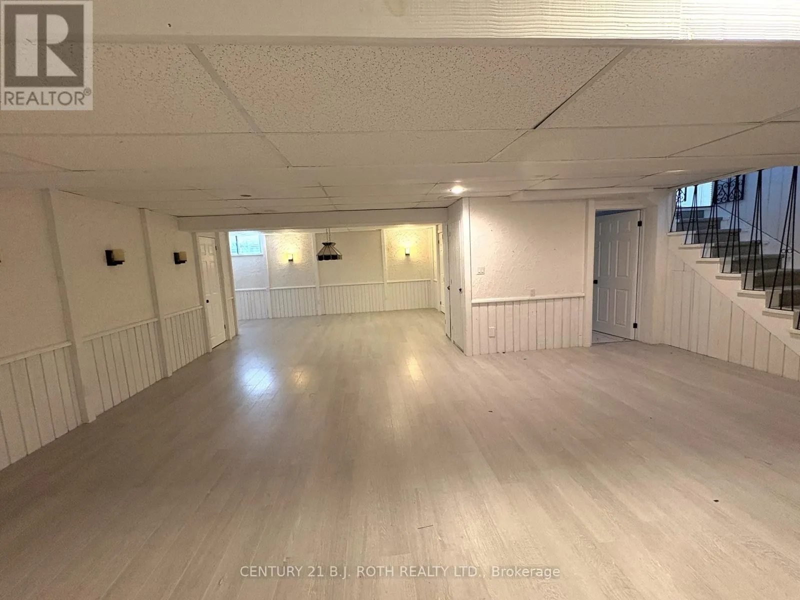288 RIVER ROAD E