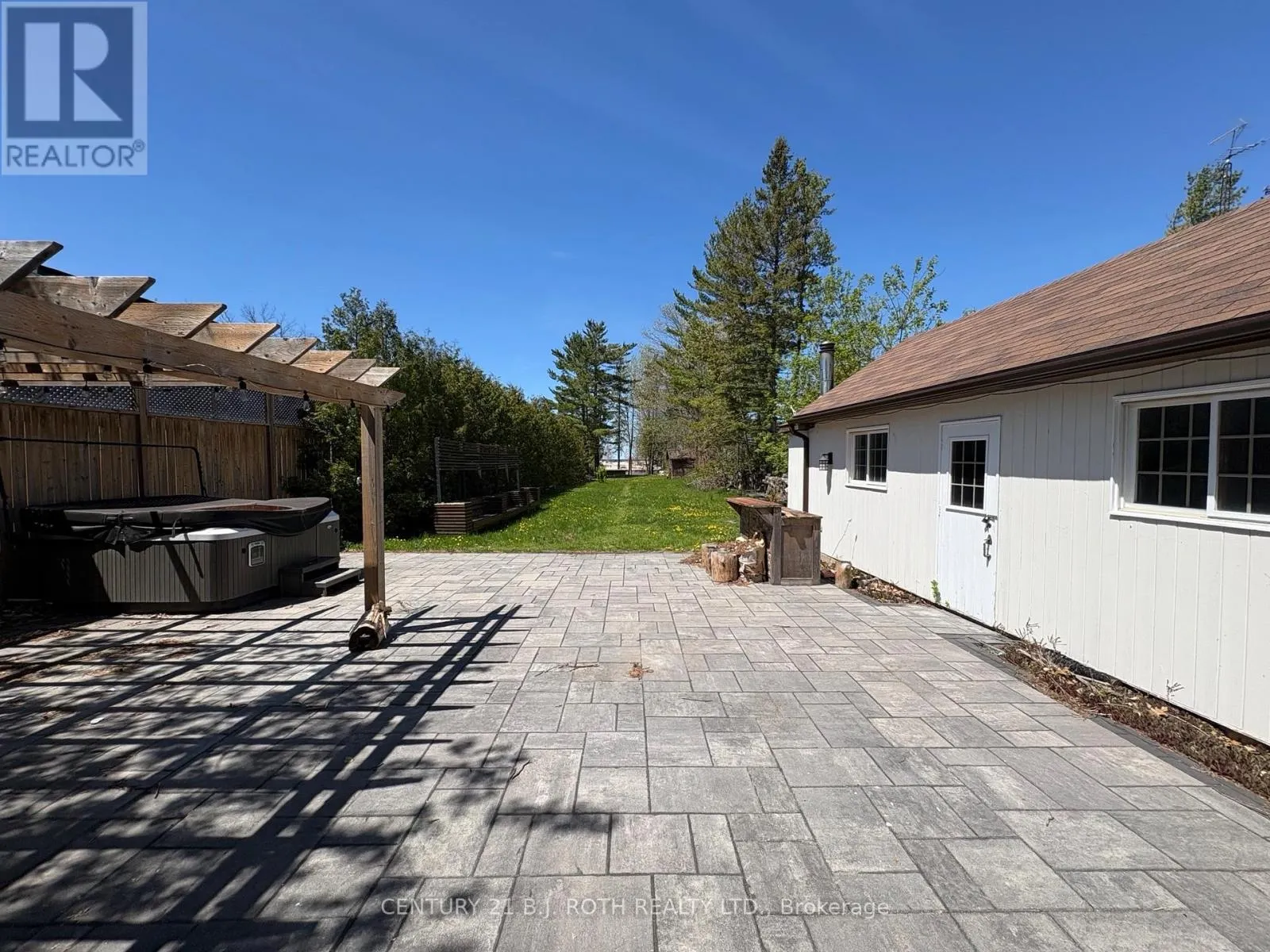 288 RIVER ROAD E