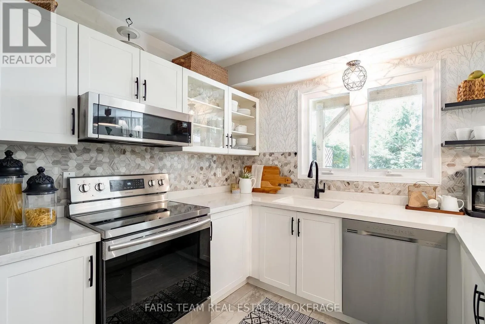 59 - 145 FAIRWAY CRESCENT