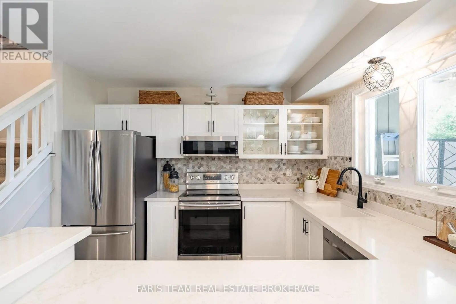 59 - 145 FAIRWAY CRESCENT