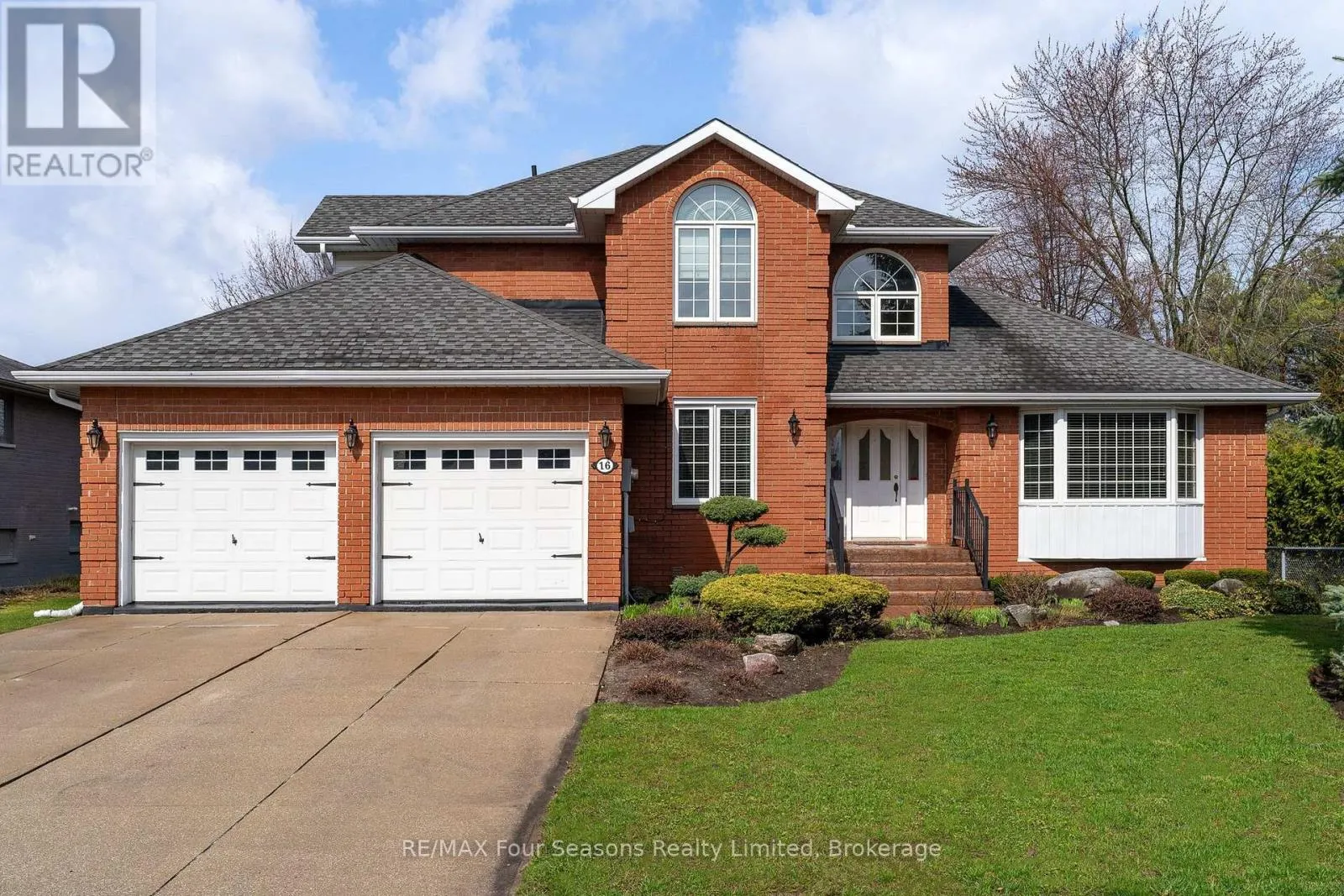 16 CARMICHAEL CRESCENT