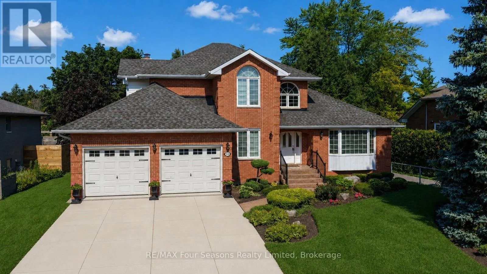 16 CARMICHAEL CRESCENT