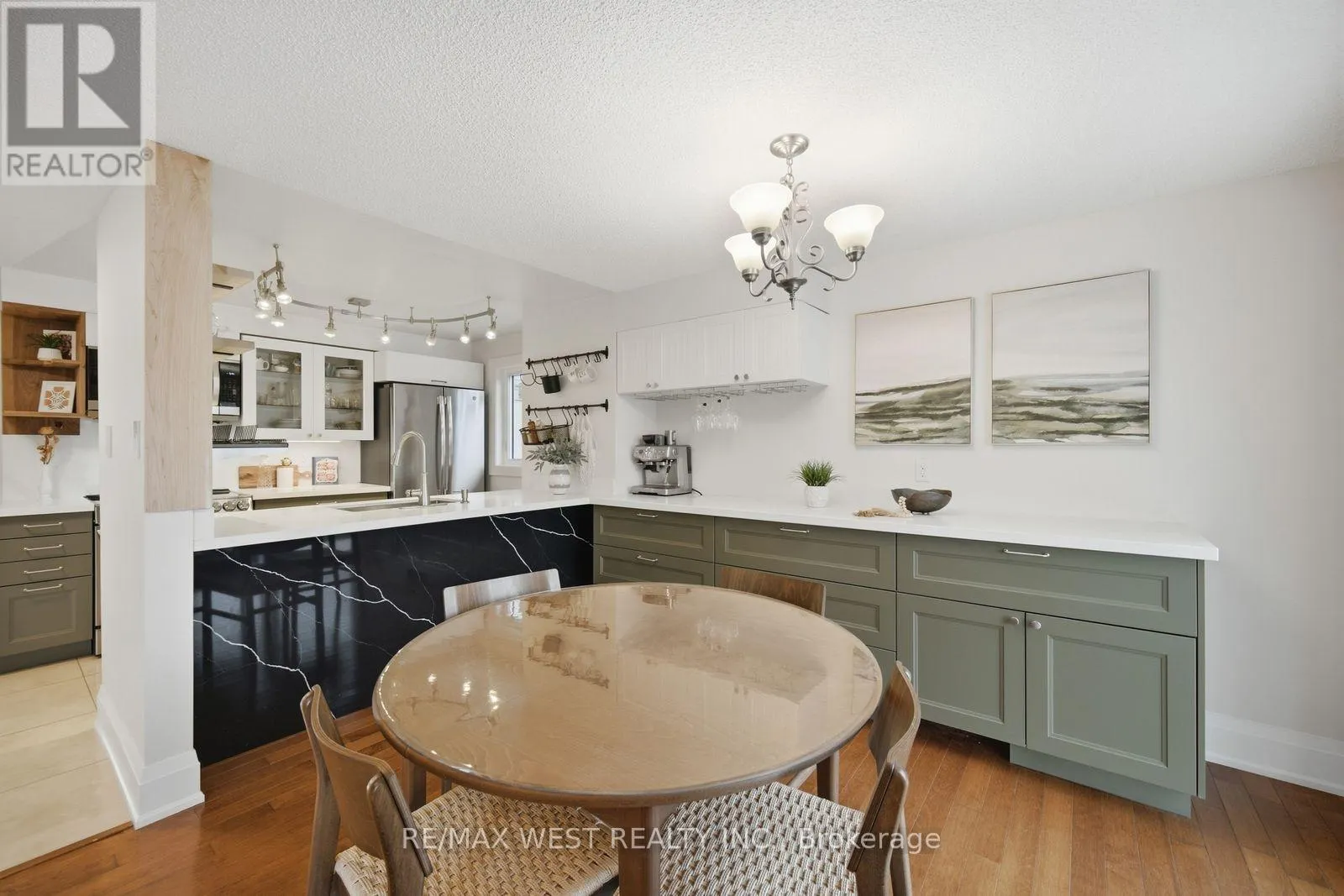 11 AMBLER BAY
