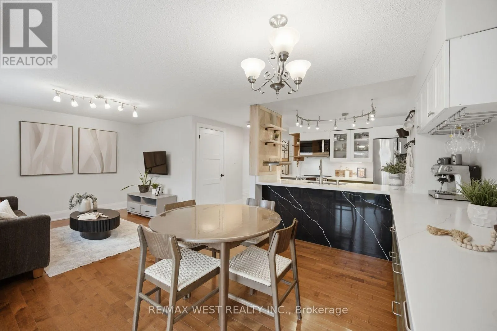 11 AMBLER BAY