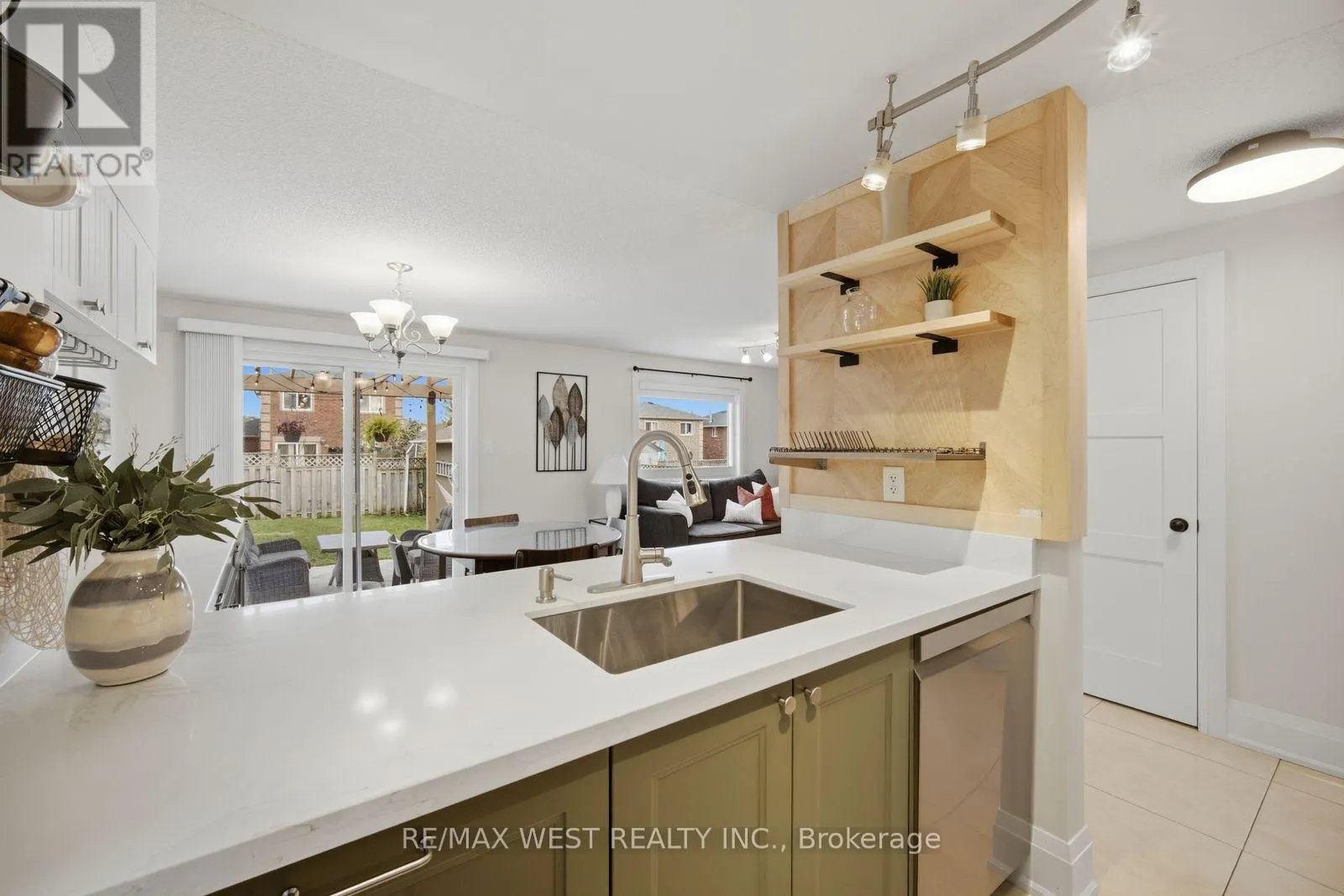 11 AMBLER BAY