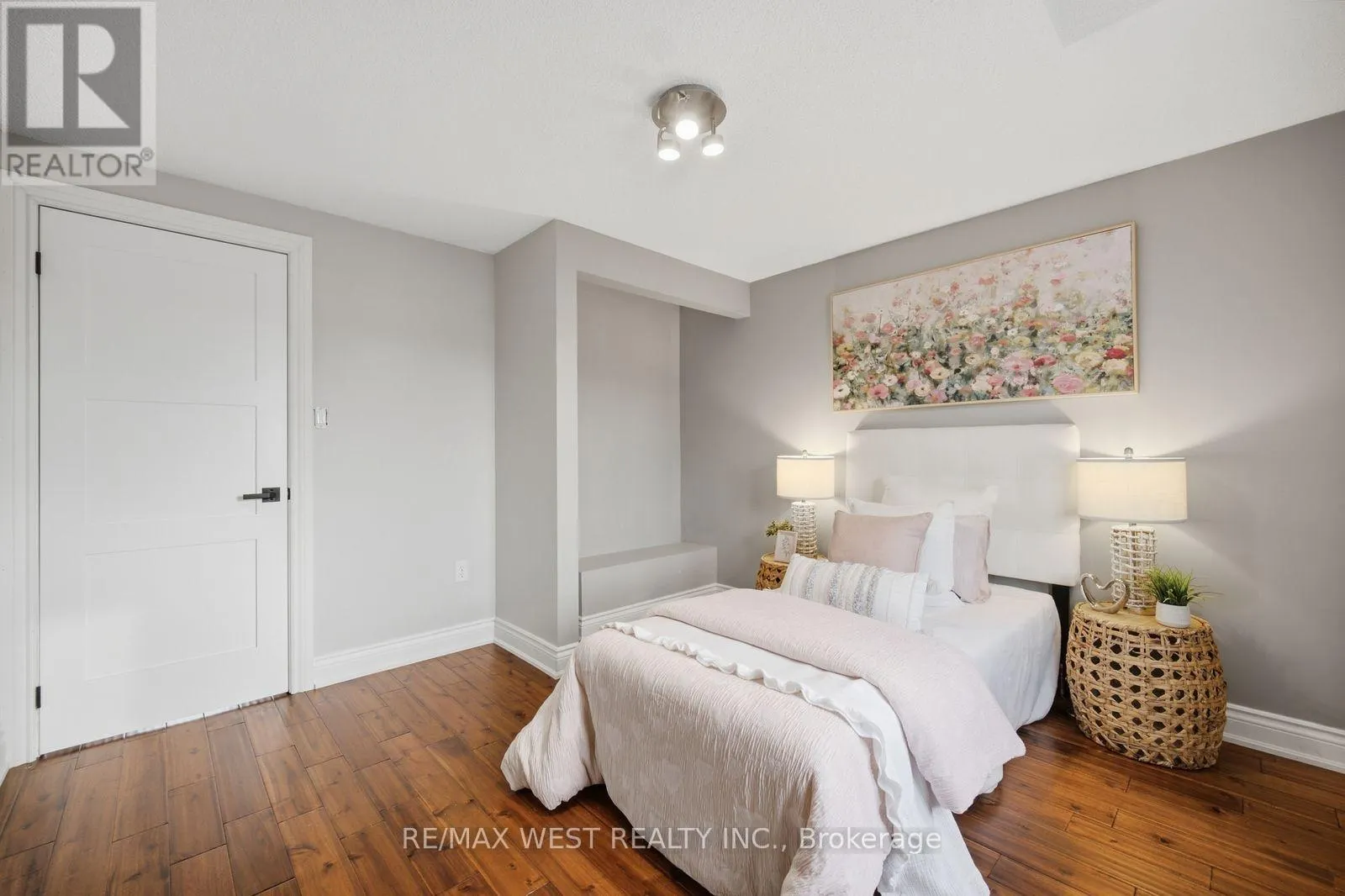 11 AMBLER BAY