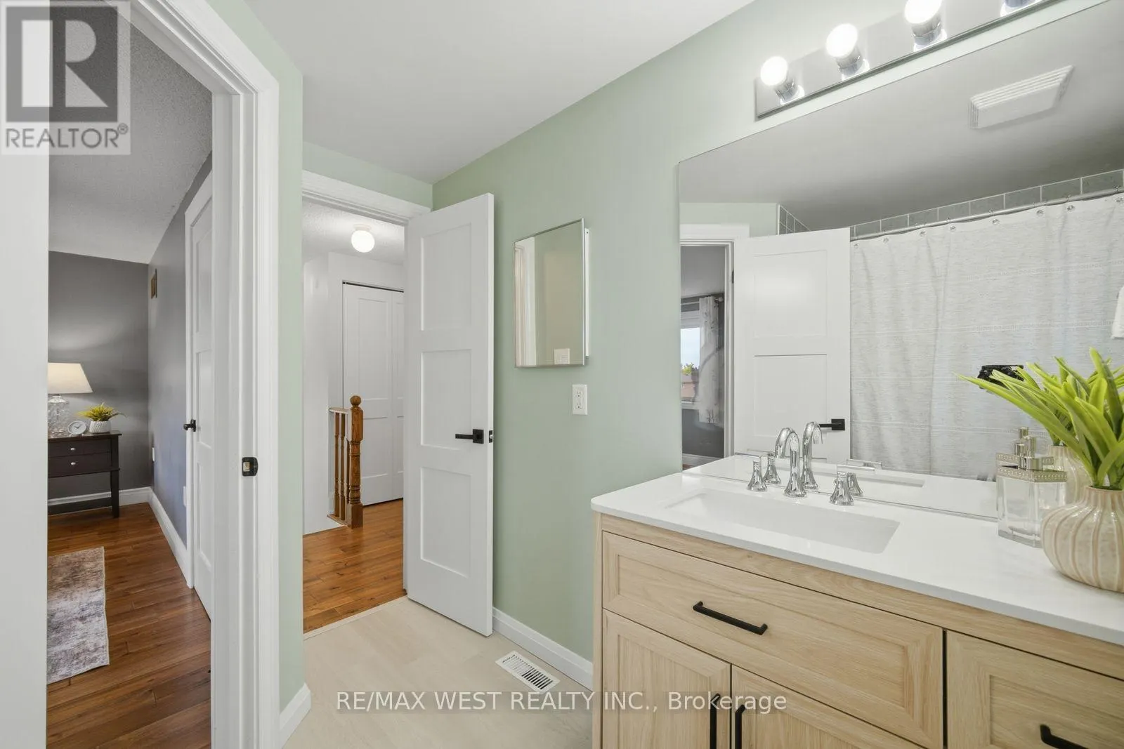 11 AMBLER BAY