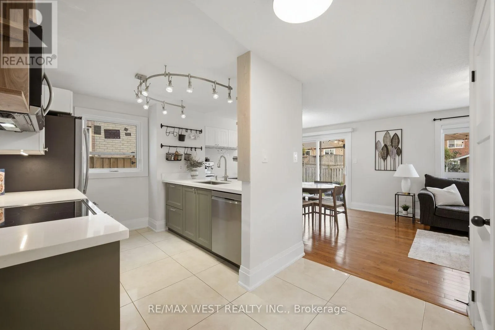 11 AMBLER BAY