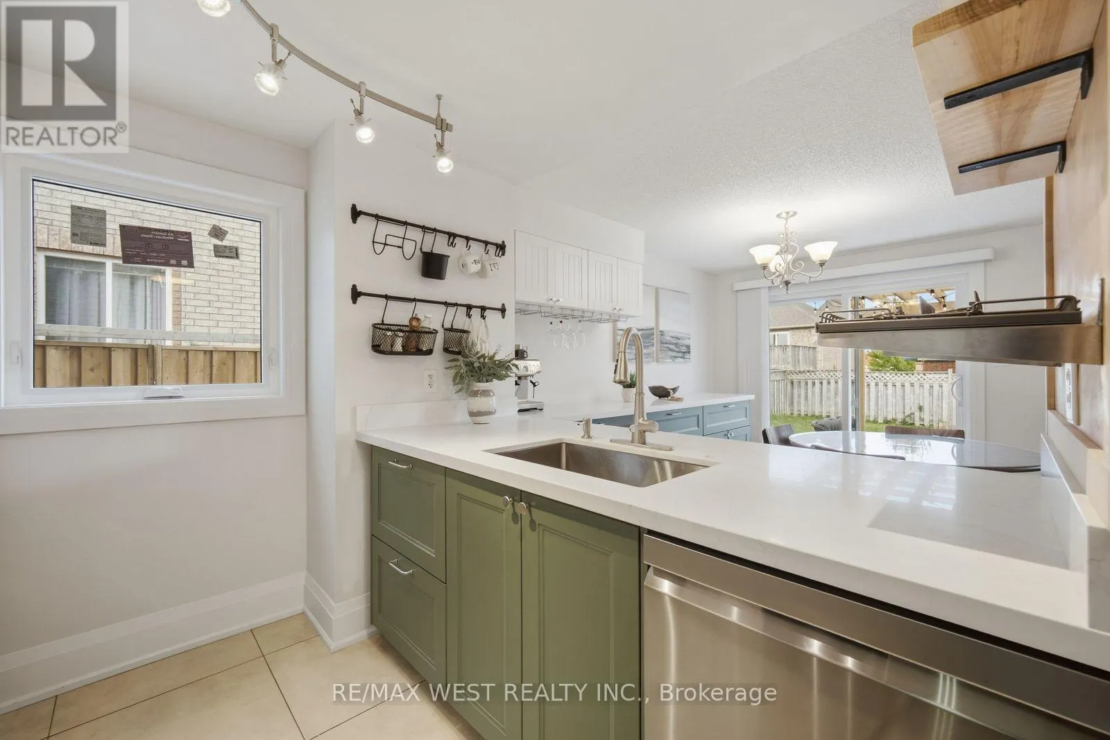11 AMBLER BAY