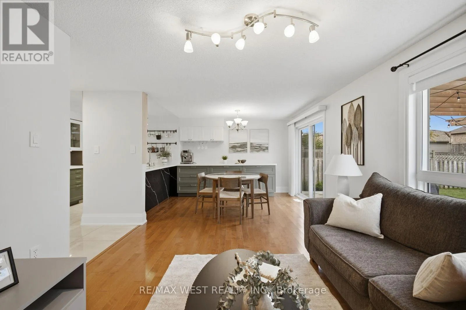 11 AMBLER BAY