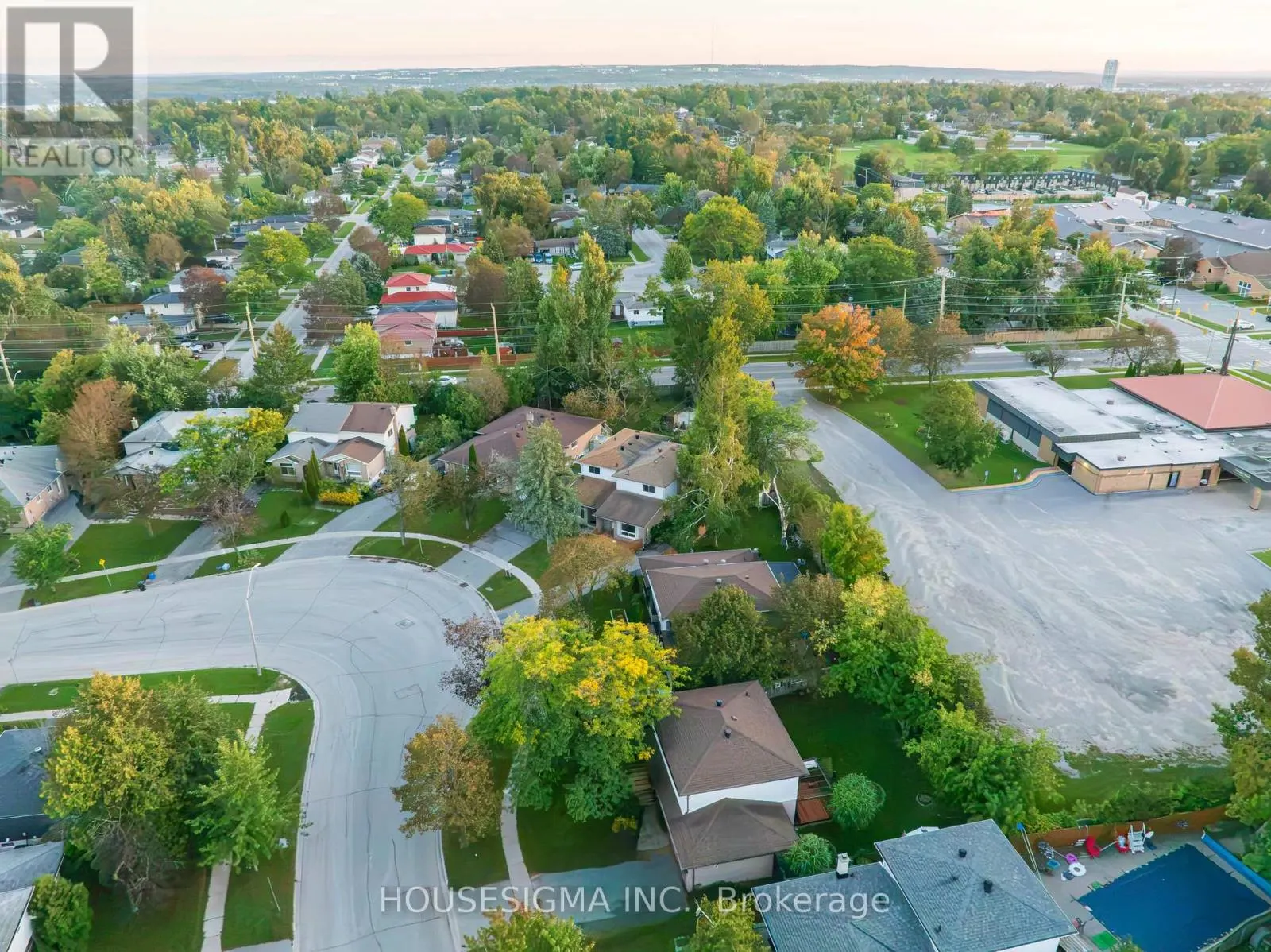33 COLLEGE CRESCENT